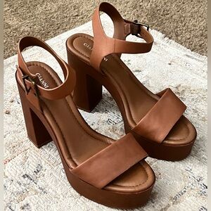 Gianni Bini Chic Brown Platform Sandals